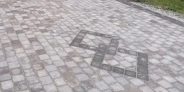 Le pavage par SG Aménagement  photo d'une réalisation d'une allée en pavage béton