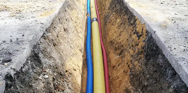 Photo de passage de gaines techniques eau, gaz, électricité sous tranchée par SG Aménagement