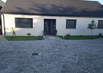 pavage d'une cour à Béthencourt près de Caudry : pavés en béton