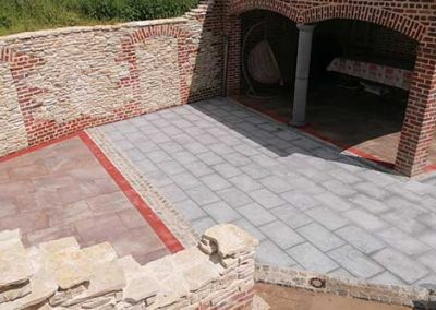 Chantier d'exception avec habillage en brique et pierre naturelle